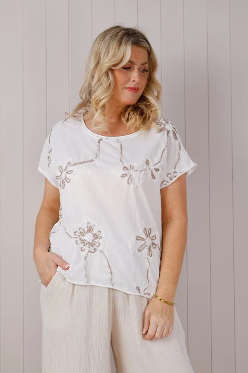 Goose Island embroidered flower top Beige-1