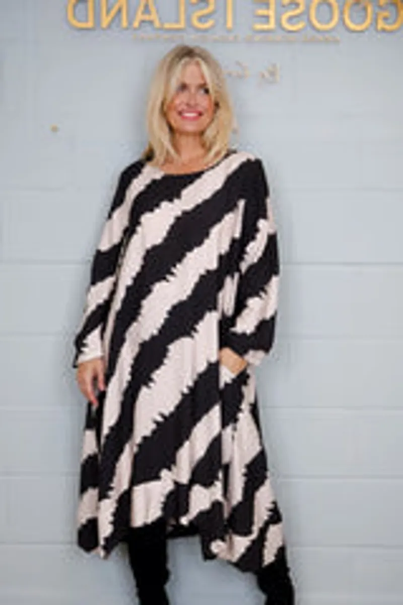 Goose Island brush stroke dress Black-3
