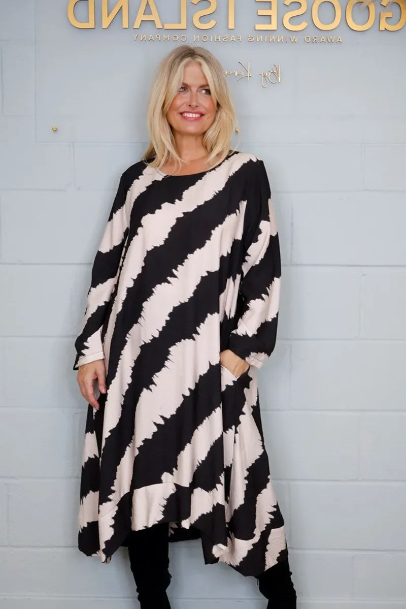 Goose Island brush stroke dress Black-1