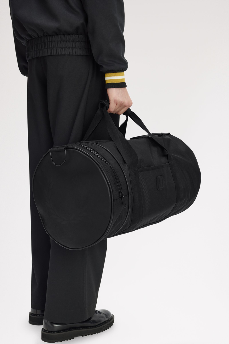 Fred Perry L3343 - 102 Leather Patch Barrel Bag Black-4
