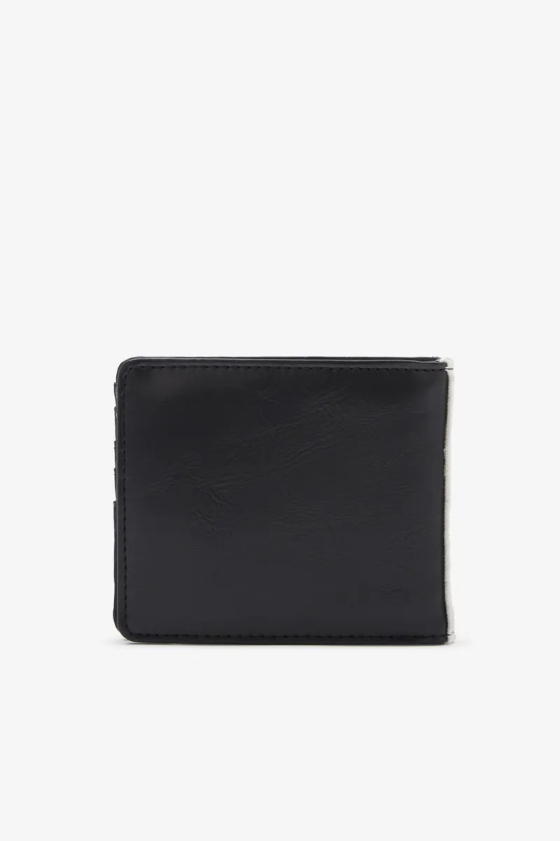 Fred Perry L9260-102 Tipped Billfold Wallet Black-2